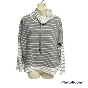 Cupio gray/white striped top with high neck.  Silver hardware on the strings M